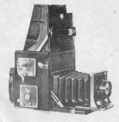 Compact Graflex camera